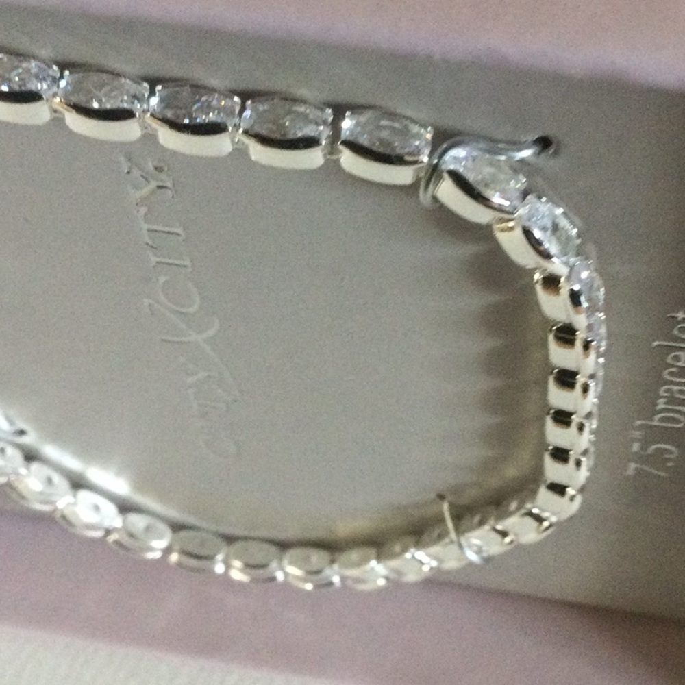 NIB 7.5 Cubic Zirconia Pure Silver Plated Bracelet